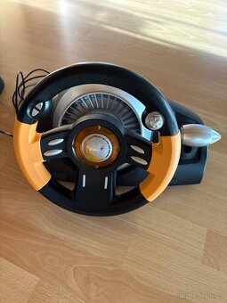 Herní volant s pedály a řazením genius - 3