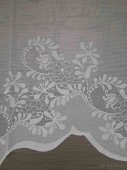 Krátká oblouková záclona s ornamenty - 3