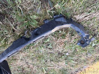 Držáky světel BMW E90 - 3