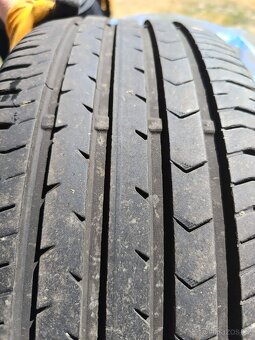 Pneu 215/55 R17 94W DOT 0523 - 3