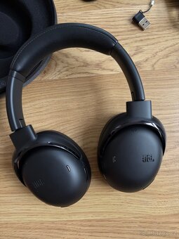 JBL Tour One M3 Black — NOVÉ - 3