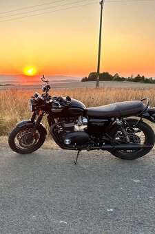 Triumph Boneville T120 Black - 3