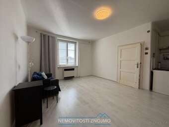 Pronájem cihlového bytu 1+kk, 30m2, částečně zařízený, dvore - 3