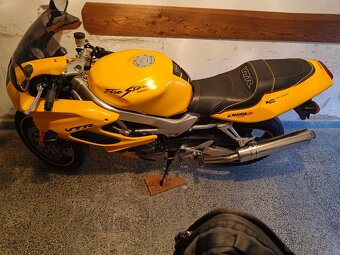 Honda VTR 1000 F - 3