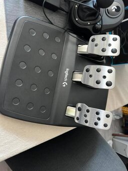 Logitech G29 s pákou - 3