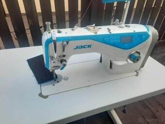 Průmyslový automatický šicí stroj Jack A5 - 3