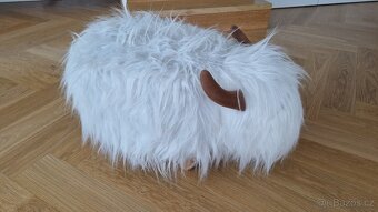 Roztomilý chlupatý taburet / stolička - 3