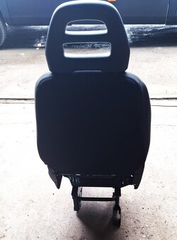 Sedačka řidiče Iveco Daily rok 2016 - 3