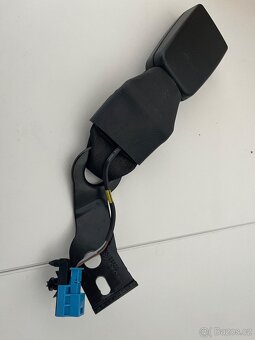 Zásuvka bezpečnostního pásu Mercedes W205 A2058600469 - 3