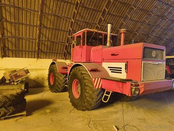 Kirovec K-700A - 3