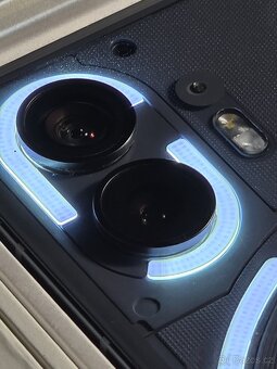 Nothing Phone (2) + 25× Bluetooth sluchátka - 3