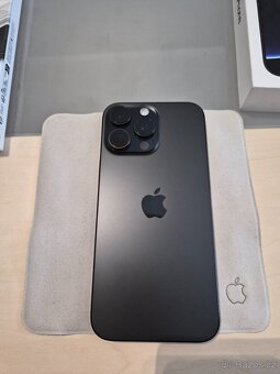 Apple iPhone 16 Pro Max 256GB, černý titan - 3