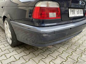 Prodám zadní nárazník bmw e39 sedan - 3