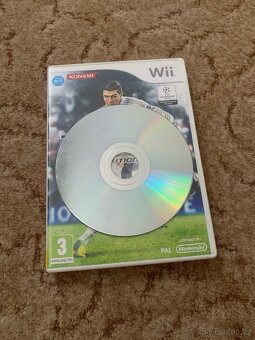Nintendo Wii (hra PES 2012) - 3