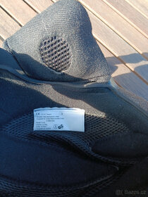 Lyžařská dívčí přilba s brýlemi - 3