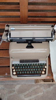 Psací stroj československé výroby - 3