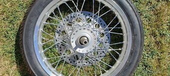 Triumph Thruxton - kola - 3