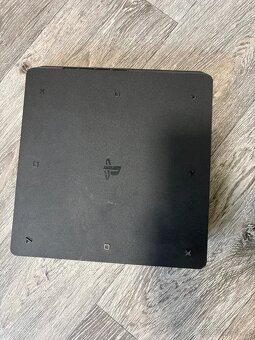 Playstation 4 slim (1 TB) - 3
