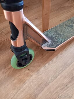 Prodám funkční freestyle koloběžku Oxelo z Decathlonu. - 3