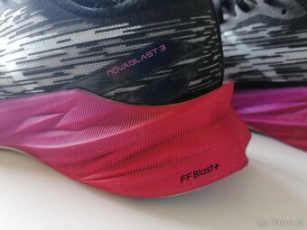 tenisky zn. Asics Novablast 3 - 3