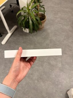 Prodám nové, zabalené Apple Watch Series 10 42mm rose gold - 3