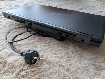 Dell Latitude 5580 s Windows 10 Pro, LCD s defektem - 3