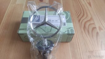 Nový znak na kapotu Mercedes - 3