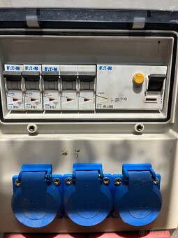 Přenosný stavební rozvaděč – 5× 230V + 2× 400V, EATON - 3