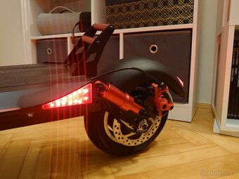 Elektrokoloběžka EV Viper 4 (2022) – top stav, 610 km - 3