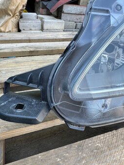 Levé přední světlo Peugeot 2008 před facelift - 3