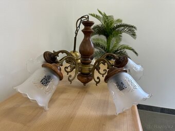 Závěsný rustikální lustr 5-ti ramenný s pískovaným sklem. - 3