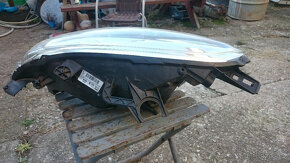 Pravé př.světlo Citroen Peugeot - 3