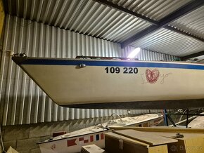 závodní plachetnice, Akros 75 - 3