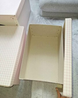 Růžové krabice - 3