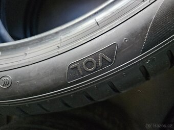 275/35R22 104W XL P-Zero (PZ4) Luxury PNCS VOL PIRELLI - 3