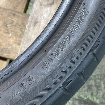 Letní pneu 225/40 R19 89Y Brigestone RF 5mm - 3