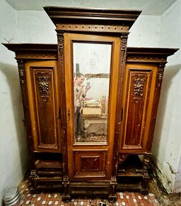 Dřevěná skříň z roku 1880 - 3