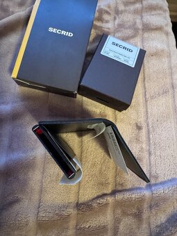 KOŽENÁ PENĚŽENKA NA KARTY SECRID PREMIUM SLIMWALLET EMBOSS L - 3