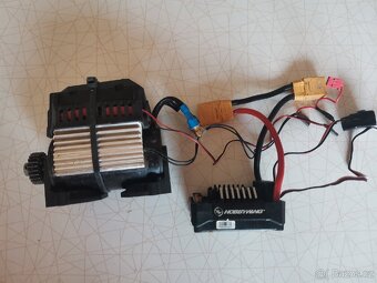Hobbywing EZRUN Max6 a Velineon 1200XL - 3