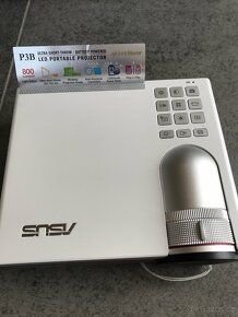 Prodám přenosný LED projektor ASUS P3B - 3