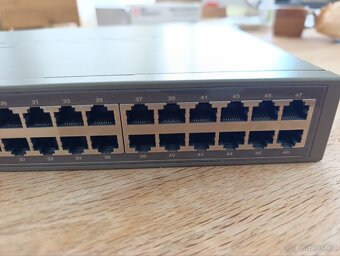 Switch TP link 48 portu - 3