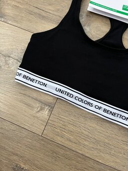 Nová sportovní podprsenka Benetton - 3