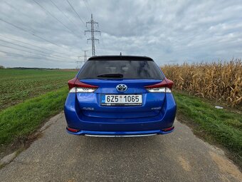 Toyota Auris Hybrid - 3