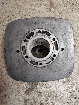 Čz 250 motokros - hlava - 3