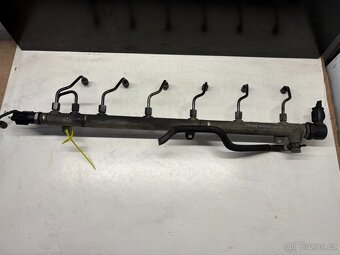 //Vstřikovací lišta Mercedes 2.2/2.7/3.0CDI // - 3