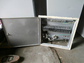 Elektrický rozvaděč, elektroinstalace použitá za 400 kč - 3