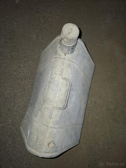 Starý retro kanystr - 3