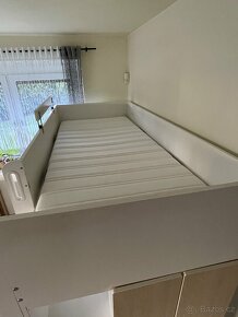 Vyvýšená dětská postel se stolečkem - 3