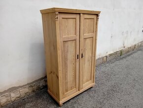 Starozitna šatní skrin po renovaci - 3