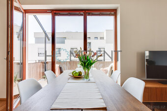 Pronájem bytu 2+kk (66m²) s balkonem a vlastním parkovacím s - 3